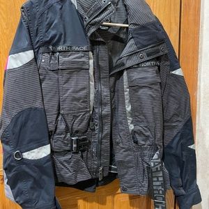 black north face steep text SIZE MEDIUM barely worn in good condition